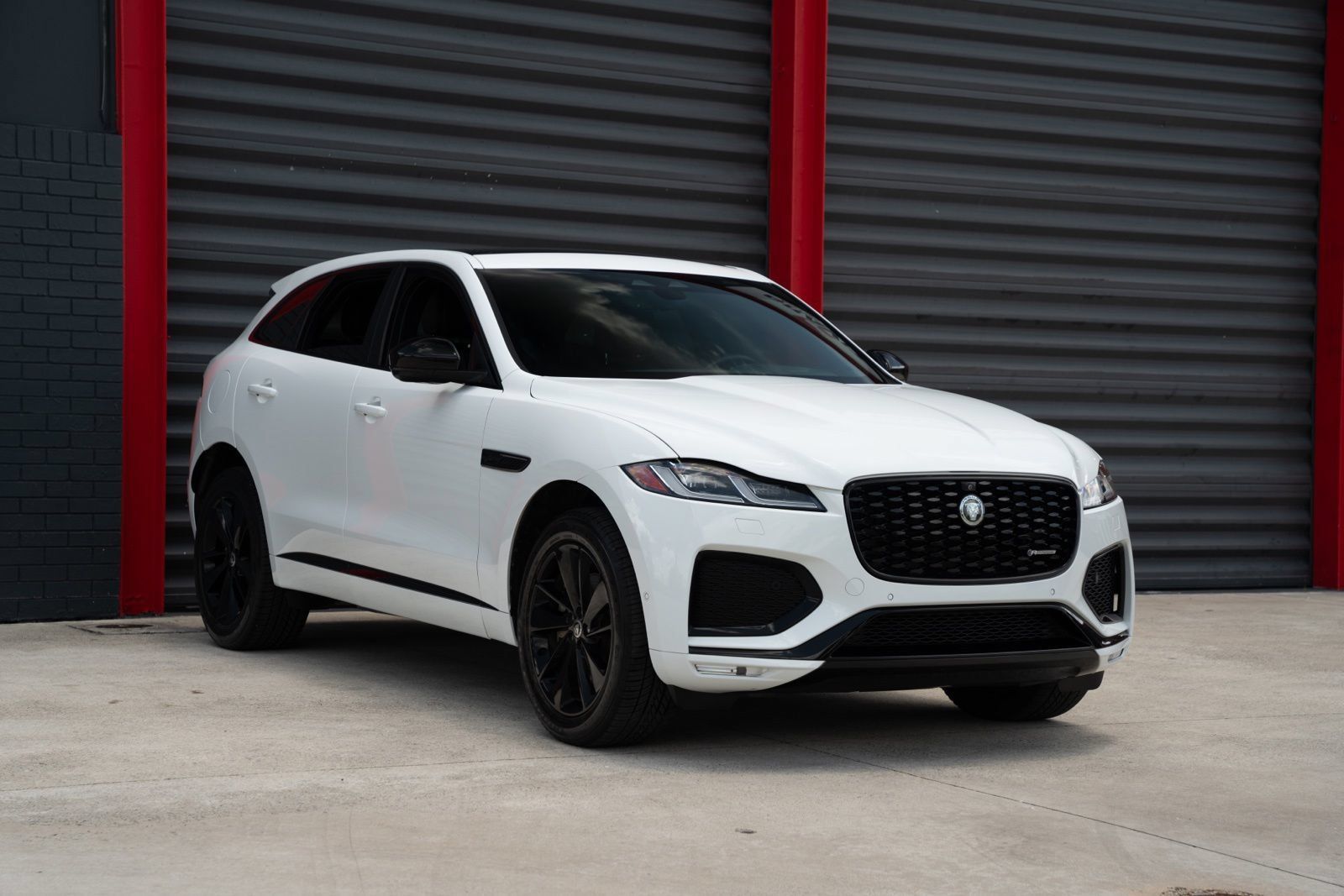 Used 2025 Jaguar F-PACE R-Dynamic S AWD/4WD image 5