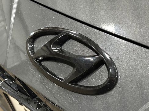 Used 2023 Hyundai Elantra Limited image 13