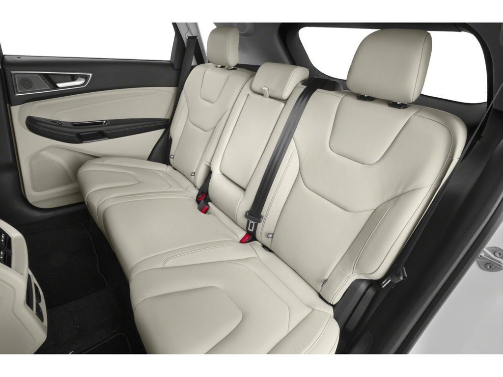 Used 2019 Ford Edge Titanium w/ Equipment Group 301A AWD/4WD image 8
