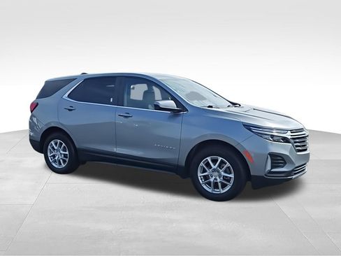 Used 2024 Chevrolet Equinox LT FWD image 2