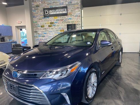 Used 2016 Toyota Avalon Limited w/ Toyota Safety Sense Package FWD image 3
