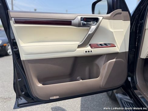 Used 2018 Lexus GX 460 Premium w/ Premium Package AWD/4WD image 35