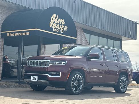 Used 2022 Jeep Grand Wagoneer Series III w/ Rear Seat Video Group 1 image 1