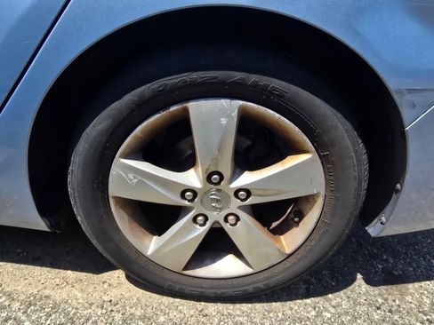 Used 2013 Hyundai Elantra GLS w/ Preferred Pkg FWD image 18
