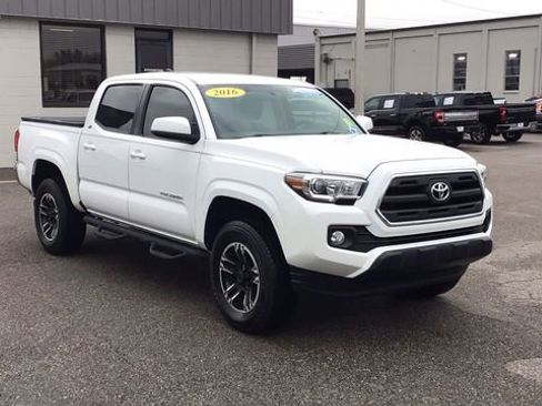 Used 2016 Toyota Tacoma SR5 image 3