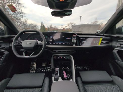 New 2025 Audi SQ5 Prestige image 24