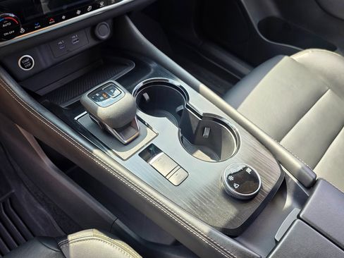 Used 2022 Nissan Rogue SL w/ SL Premium Package image 9