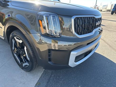 Used 2024 Kia Telluride EX w/ EX Captain's Chair Package image 12