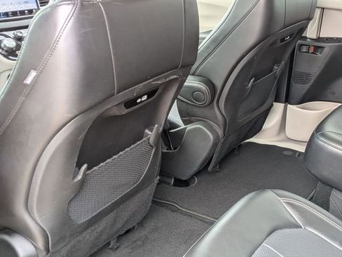 Certified 2024 Chrysler Pacifica Touring-L image 26