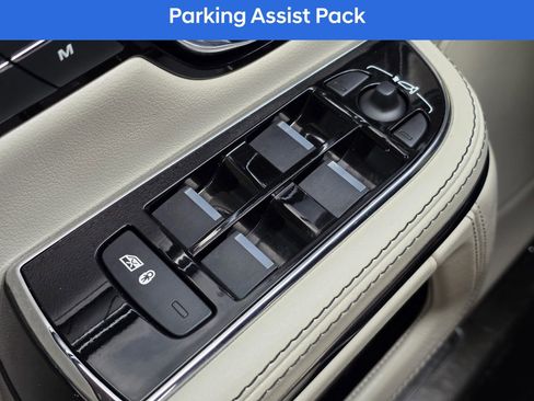 Used 2016 Jaguar XJ L Portfolio image 31