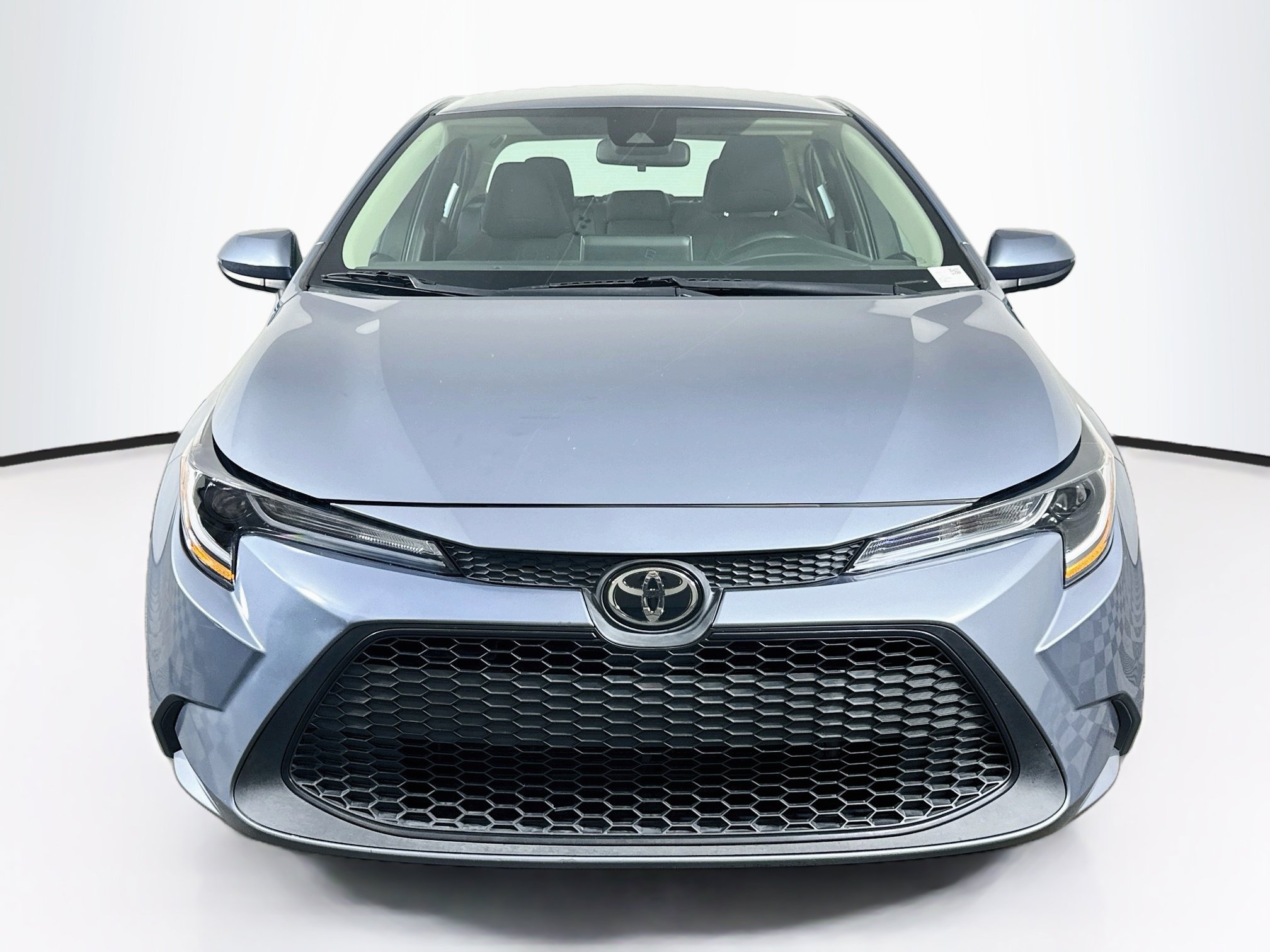Used 2021 Toyota Corolla LE FWD image 2