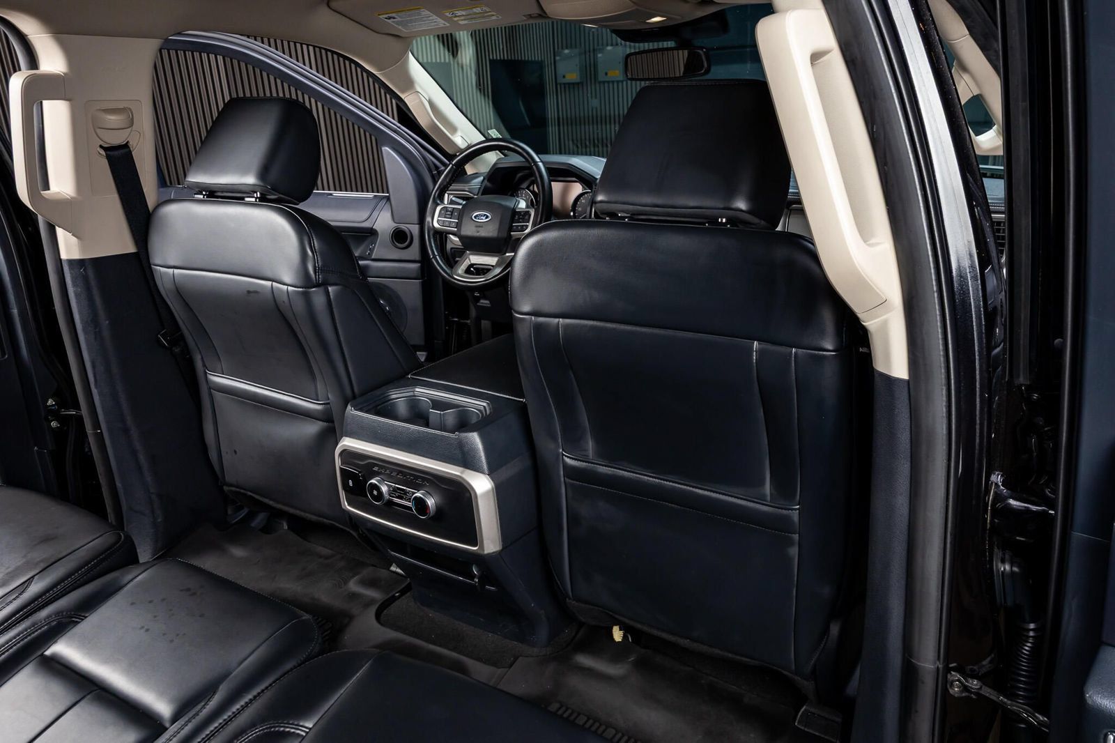 Used 2024 Ford Expedition XLT AWD/4WD image 31
