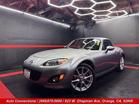 Used 2010 MAZDA MX-5 Miata Grand Touring image 2