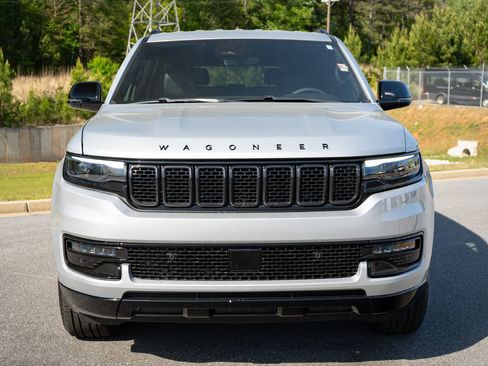 Used 2025 Jeep Wagoneer L Series II image 2