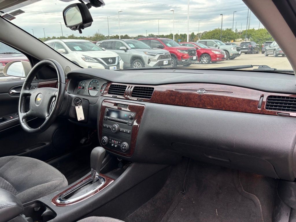 Used 2011 Chevrolet Impala LT FWD image 16