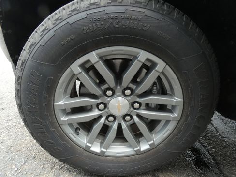 Used 2025 Chevrolet Colorado LT w/ LT Convenience Package AWD/4WD image 8