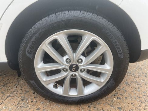 Used 2018 Kia Soul + image 8