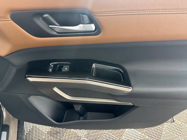 Certified 2025 Nissan Pathfinder Platinum AWD/4WD image 19