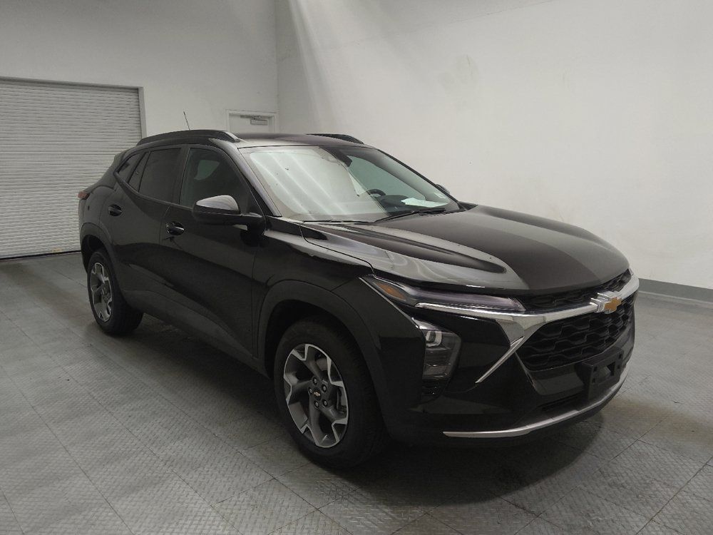 Used 2025 Chevrolet Trax LT w/ LT Convenience Package FWD image 13