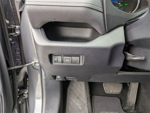 Used 2021 Toyota RAV4 XLE w/ Carpet Mat Package (TMS) image 16