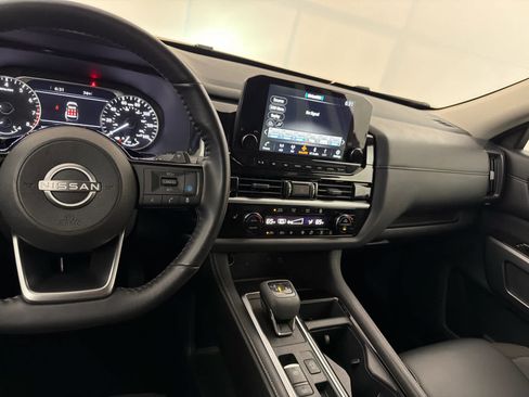 Certified 2024 Nissan Pathfinder SL FWD image 19