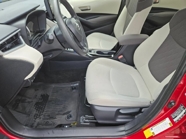 Used 2022 Toyota Corolla LE FWD image 16