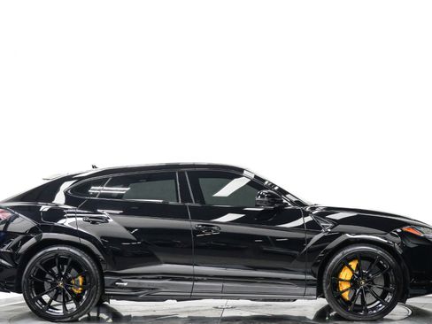 Used 2023 Lamborghini Urus S AWD/4WD image 2