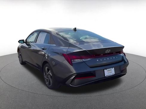 Used 2025 Hyundai Elantra SEL image 11