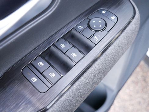 Certified 2025 Nissan Kicks SV w/ Illumination Package image 19