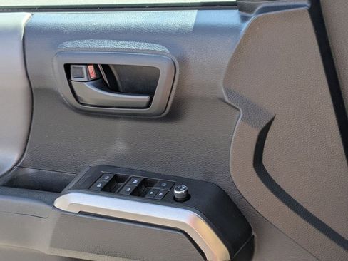 Used 2018 Toyota Tacoma SR5 image 13