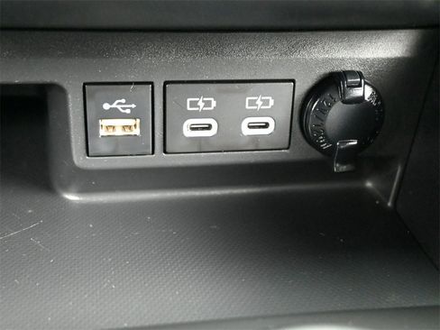 Used 2023 Toyota Highlander XLE image 13