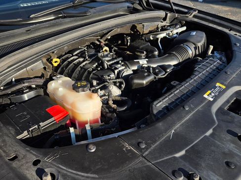 Used 2023 Jeep Grand Cherokee Limited w/ Black Appearance Package image 49