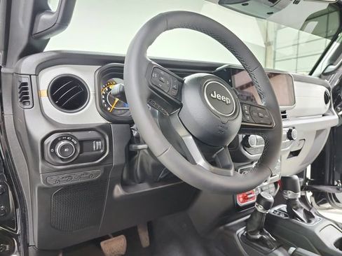 Used 2026 Jeep Wrangler Unlimited Sport AWD/4WD image 19