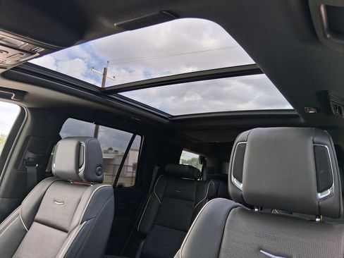 Used 2024 Cadillac Escalade Premium Luxury RWD image 22