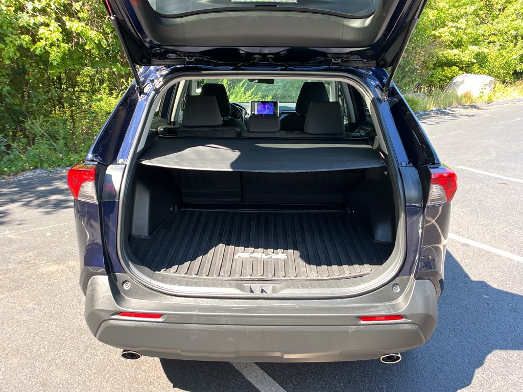Used 2023 Toyota RAV4 XLE AWD/4WD image 23