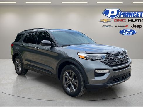 Used 2024 Ford Explorer XLT w/ Equipment Group 202A AWD/4WD image 1