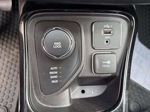Used 2020 Jeep Compass Latitude image 31