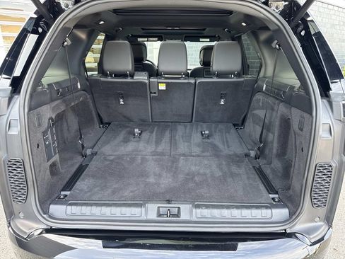 Certified 2024 Land Rover Discovery Dynamic SE AWD/4WD image 6