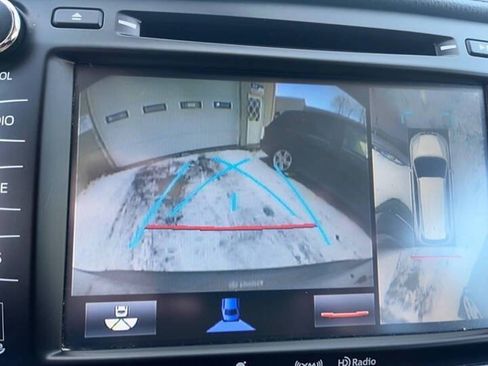 Used 2018 Toyota Highlander Limited Platinum AWD/4WD image 12