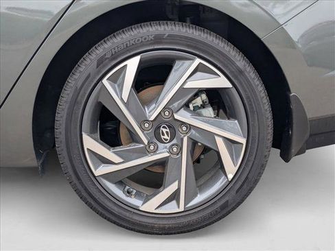 Used 2024 Hyundai Elantra Limited image 23