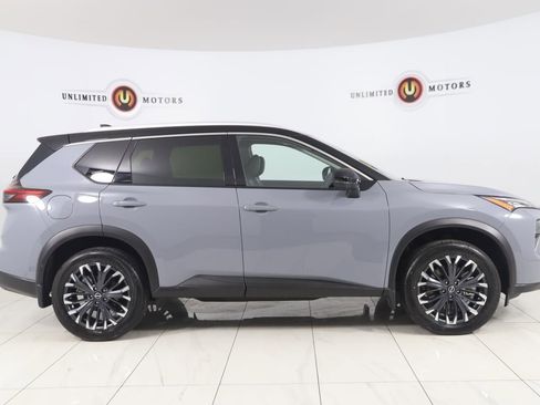 Used 2025 Nissan Rogue SL w/ Tech Package FWD image 2