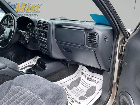 Used 2000 Chevrolet Blazer LS w/ LS Preferred Equipment Group AWD/4WD image 25