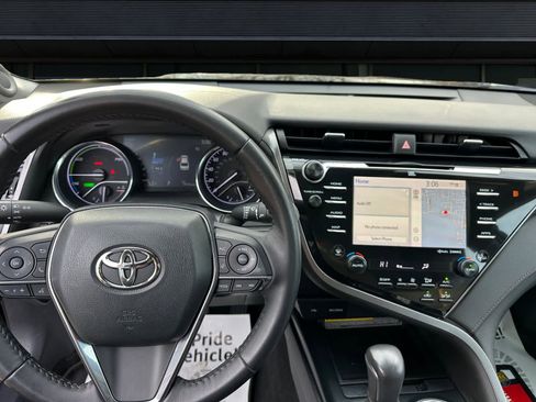 Used 2020 Toyota Camry XLE image 4