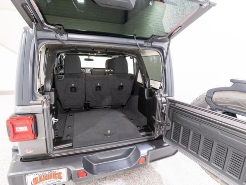 Used 2021 Jeep Wrangler Unlimited Sahara w/ LED Lighting Group AWD/4WD image 30