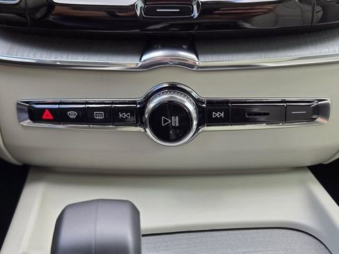Used 2025 Volvo XC60 T8 Plus w/ Protection Package Premier image 20