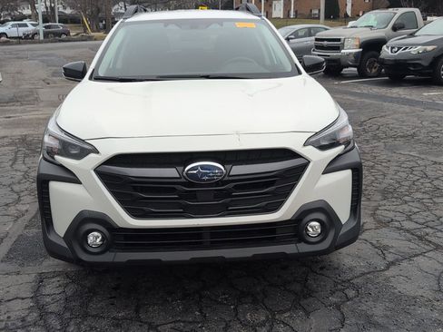 Used 2023 Subaru Outback Premium image 5