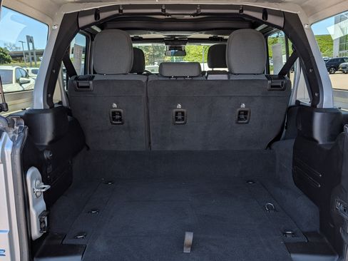 Used 2024 Jeep Wrangler Unlimited AWD/4WD image 18