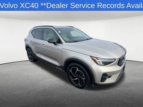 Used 2023 Volvo XC40 B5 Plus w/ Driver Assist Package image 2