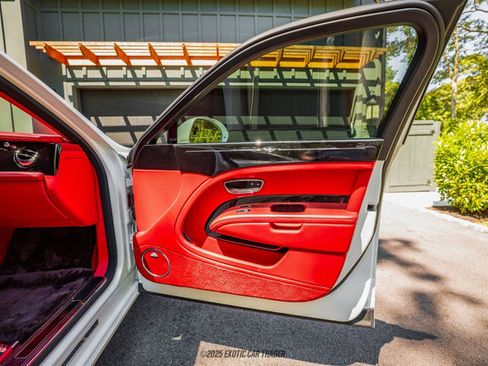 Used 2019 Bentley Mulsanne Speed image 54