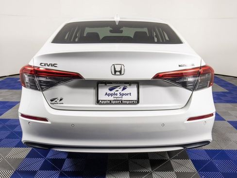 Used 2022 Honda Civic Touring image 6